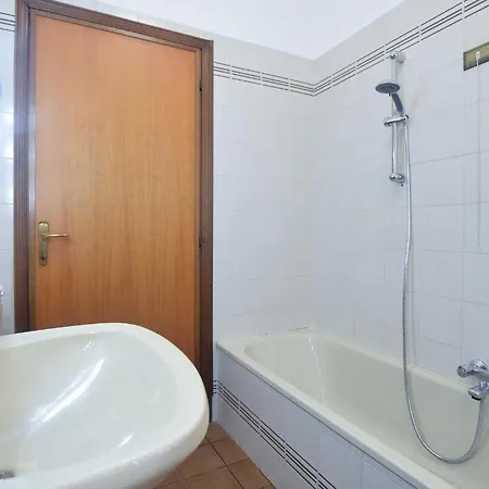 2 Bedroom Gorgeous In Apartment *