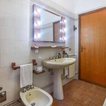 Apartment 2 Bedroom Gorgeous In *