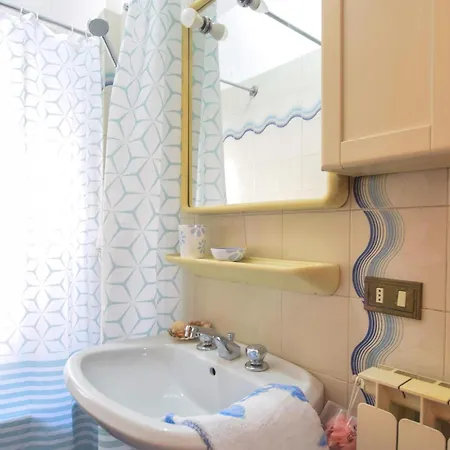 Apartment 2 Bedroom Gorgeous In